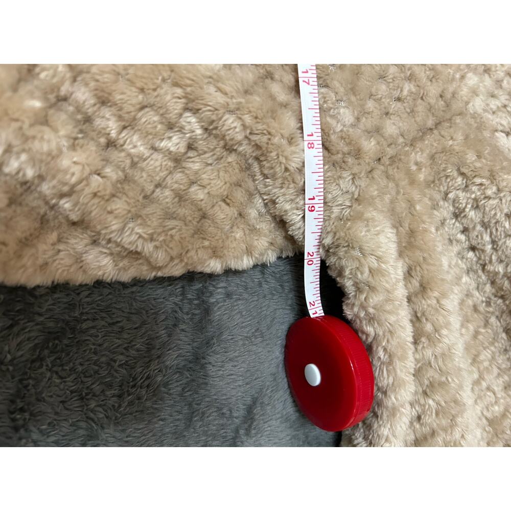 Calvin Klein women’s ivory/cream fuzzy Sherpa full zip jacket, size M - Picture 8 of 9